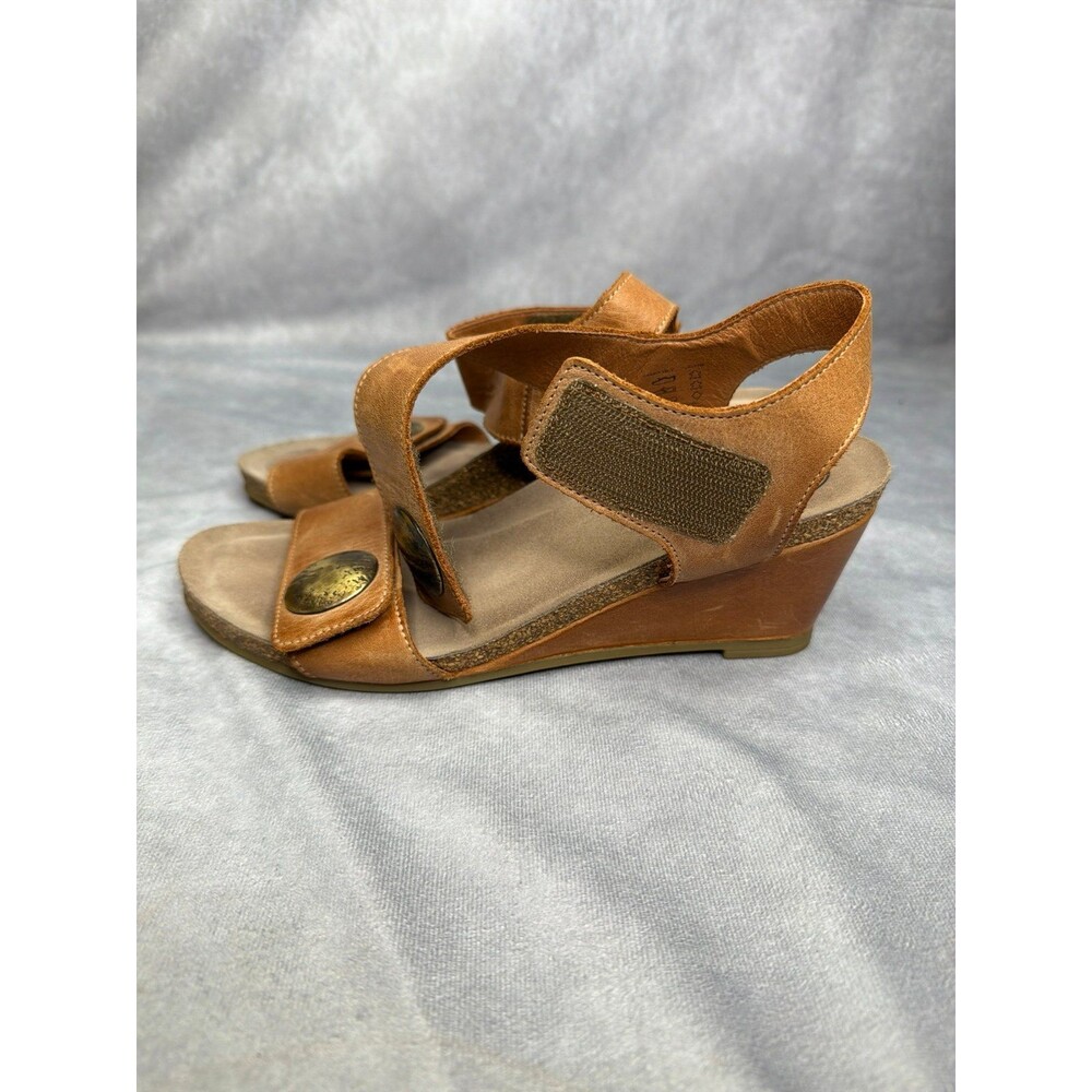Taos Carousel 3 Sandals Size EU 39 US 8.5 Leather Tan Brass Wedge Ankle Strap - Picture 4 of 8